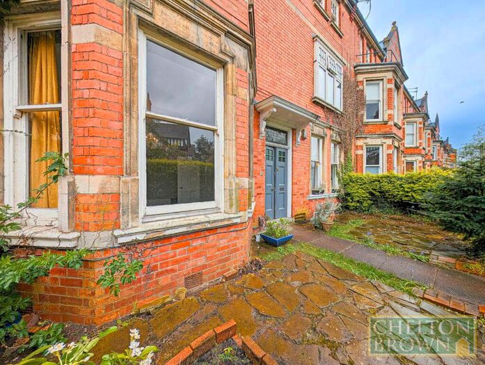 3 Bedroom Apartment To Rent In The Crescent, Northampton, NN1