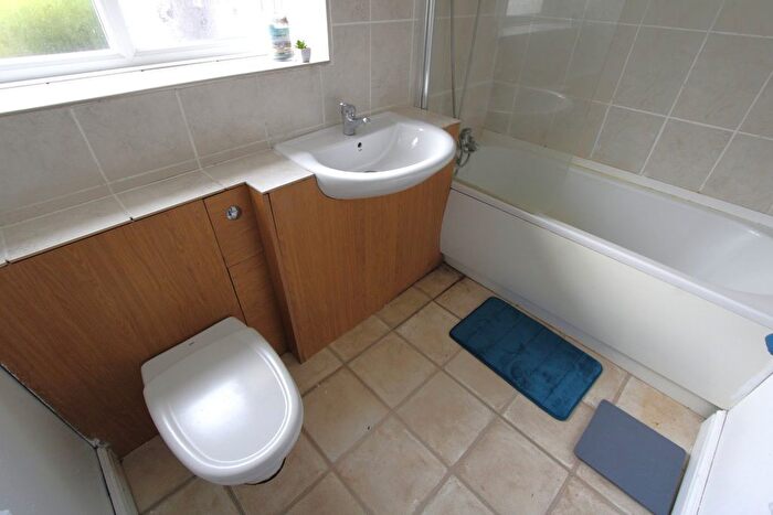2 Bedroom Flat For Sale In Heatherfield, Bolton, BL1
