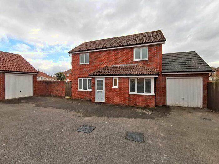 3 Bedroom Detached House To Rent In Cavalier Close, Bridgwater, TA6