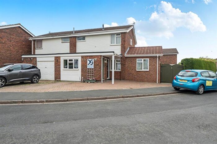 4 Bedroom Semi-Detached House For Sale In Colne Close, Grove, Wantage, Oxfordshire, OX12