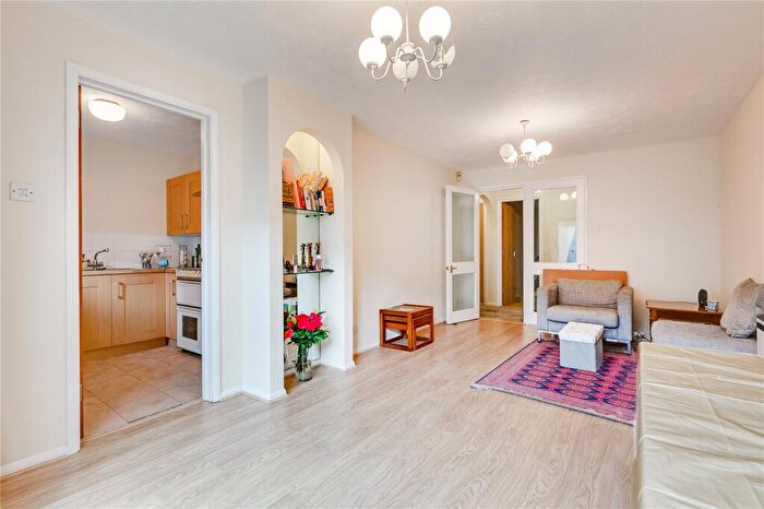 2 Bedroom Flat To Rent In Heddington Grove, Islington, N7