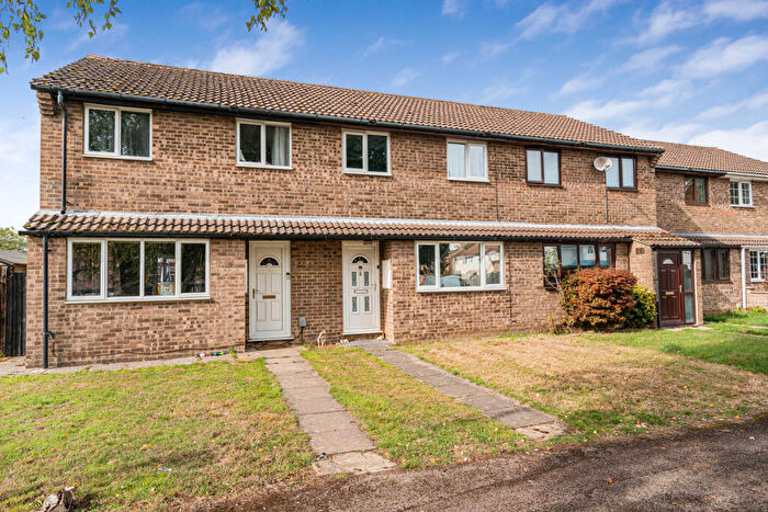 3 Bedroom Terraced House For Sale In Wye Close, Bicester, OX26
