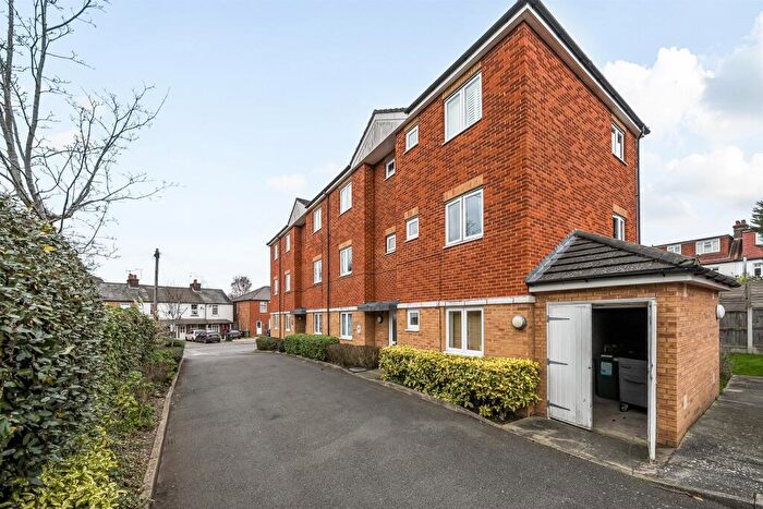 2 Bedroom Flat For Sale In Sanders Place, St. Albans, AL1