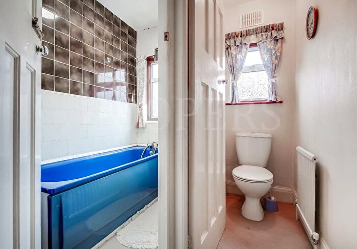 3 Bedroom Terraced House For Sale In North Circular Road, London, NW2