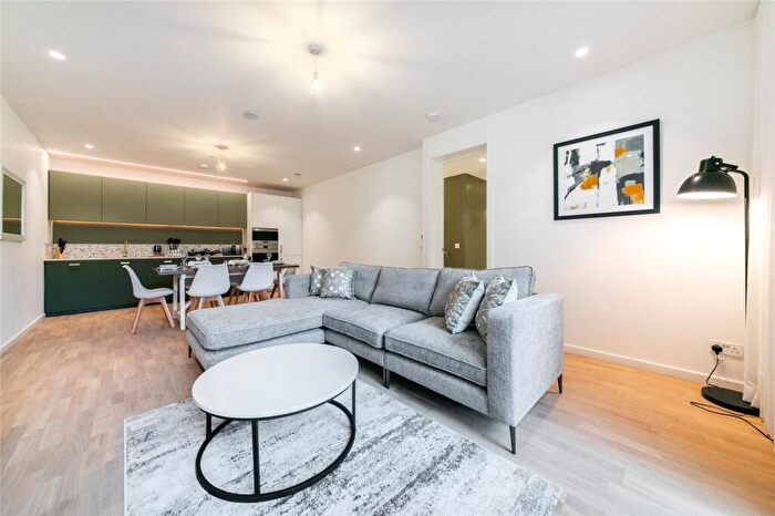 3 Bedroom Apartment To Rent In Haverstock Hill, London, NW3