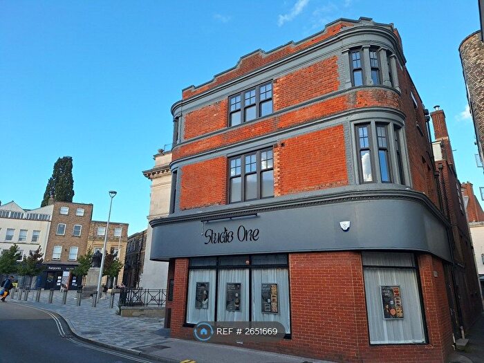 2 Bedroom Flat To Rent In Tindal Street, Chelmsford, CM1