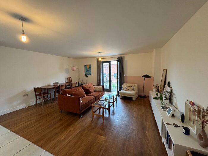 2 Bedroom Flat To Rent In , NW7