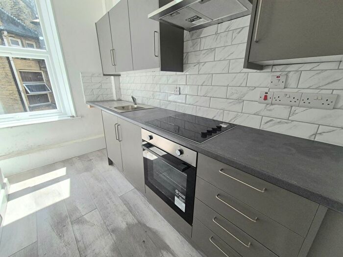 1 Bedroom Flat To Rent In Crown Street, Halifax, HX1