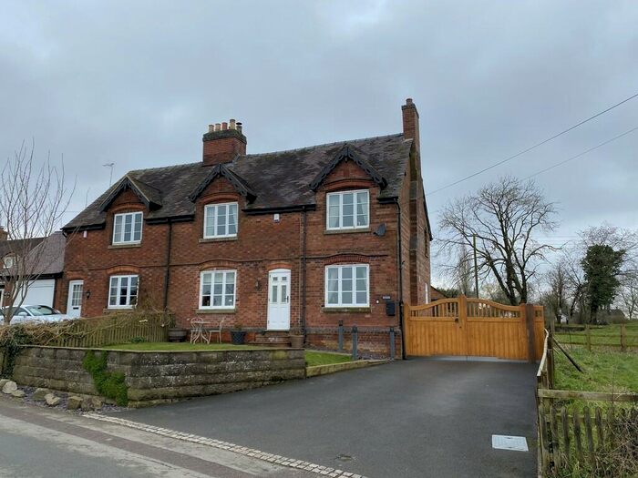 4 Bedroom Semi-Detached House For Sale In Hanbury Hill, Hanbury, DE13