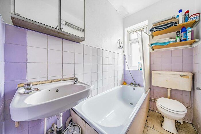1 Bedroom Flat For Sale In Hanley Road, Stroud Green, London, N4