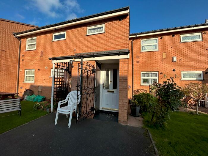 3 Bedroom Flat To Rent In Barncroft Street, West Bromwich, B70