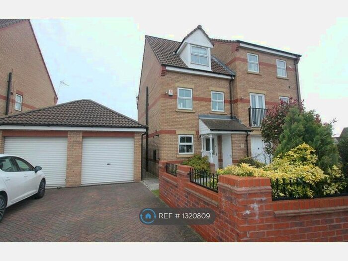 3 Bedroom Semi-Detached House To Rent In Turnberry Mews, Doncaster, DN7