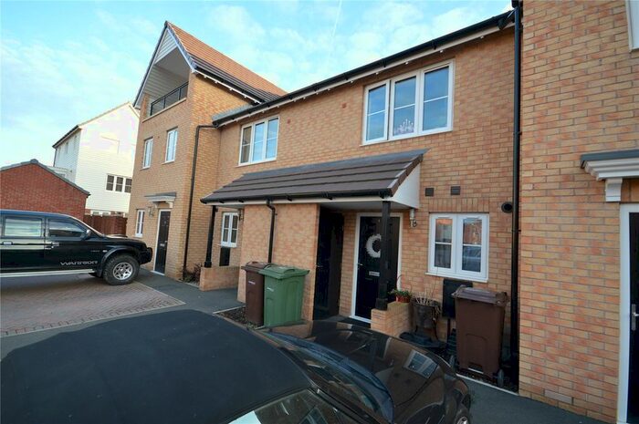 2 Bedroom Town House To Rent In Park Way, Castleford, West Yorkshire WF10