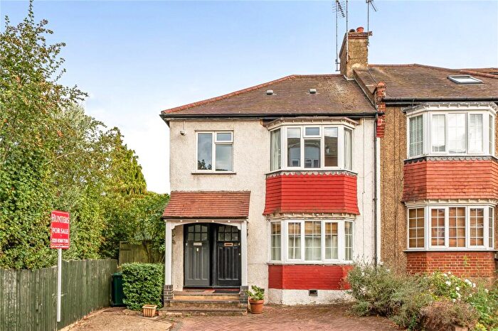 1 Bedroom Maisonette For Sale In Denham Road, London, N20