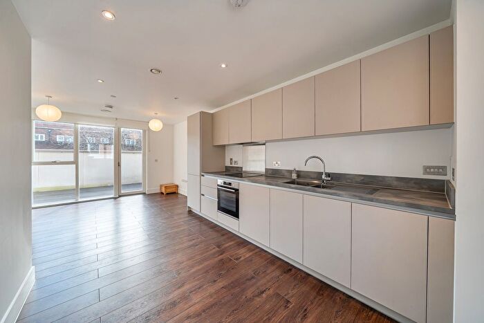 1 Bedroom Flat For Sale In Brixton Hill, London, SW2