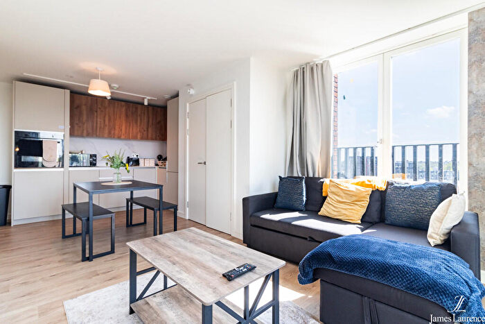 2 Bedroom Apartment To Rent In Sapphire Court, Bradford Street, Digbeth, B12