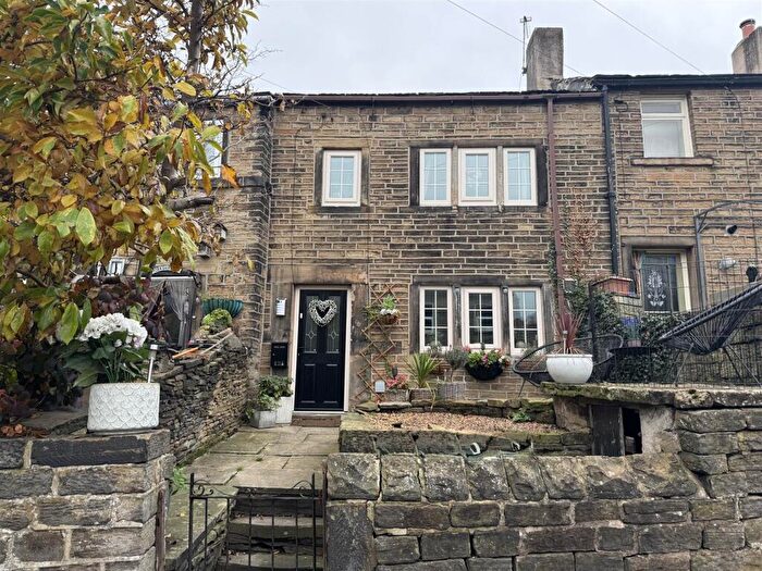 2 Bedroom Terraced House For Sale In North Road, Kirkburton, Huddersfield, HD8