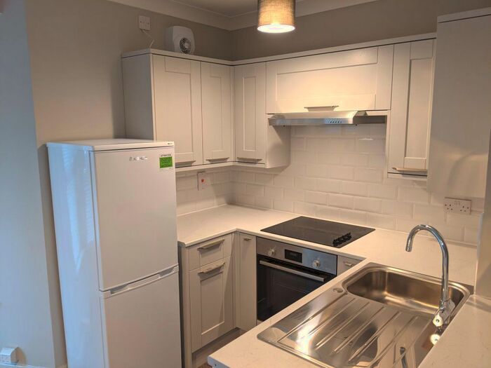 1 Bedroom Flat To Rent In Eastern Road, Gidea Park, Romford, RM1