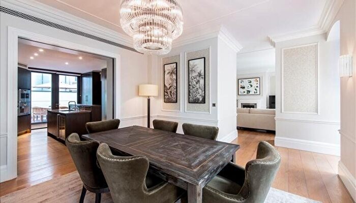 3 Bedroom Flat To Rent In Duke Street, Mayfair, London, W1K