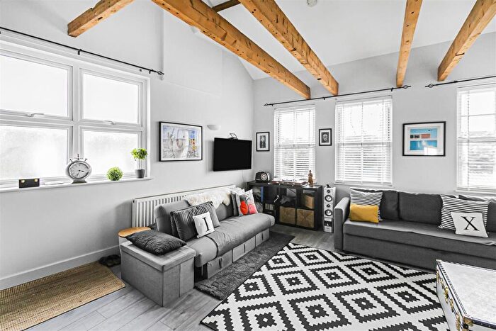 1 Bedroom Duplex For Sale In Winchelsea Road, Forest Gate, London, E7