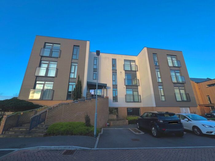 2 Bedroom Flat To Rent In Firepool Crescent, Taunton, TA1
