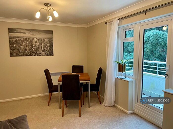 2 Bedroom Flat To Rent In West Cliff Court, Bournemouth, BH4