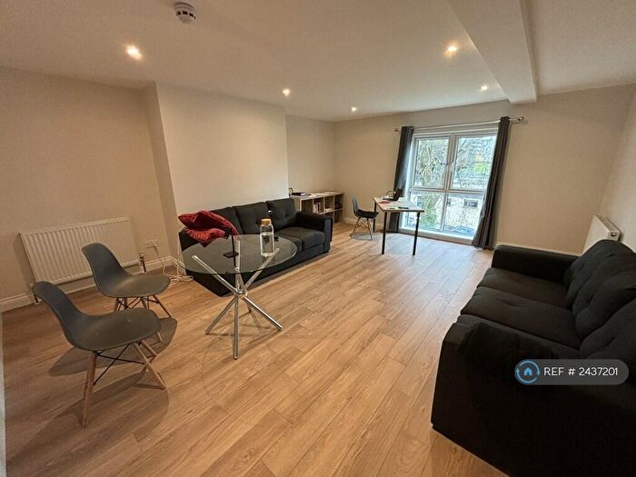 2 Bedroom Flat To Rent In Moorland Hall, Leeds, LS3