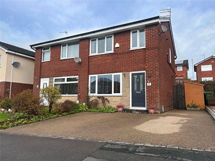 3 Bedroom Semi-Detached House For Sale In Amberwood, Firwood Park, Chadderton, Oldham, OL9
