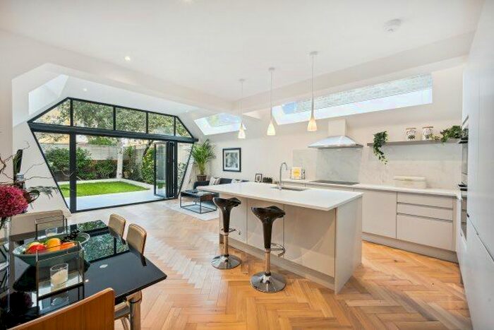 2 Bedroom Flat To Rent In Wardo Avenue, London, SW6