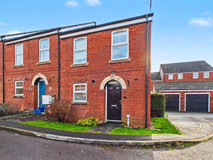 3 Bedroom Town House For Sale In Rowan Court, Belper, DE56
