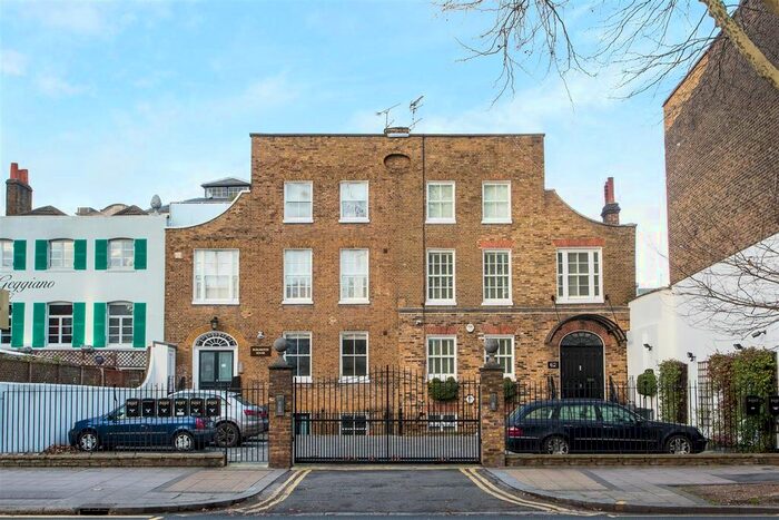 3 Bedroom Flat To Rent In Burlington House, Chiswick, W4