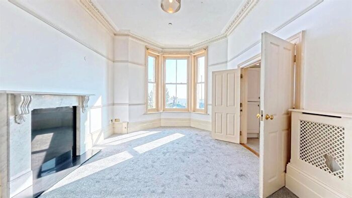 2 Bedroom Flat To Rent In Sea Front Location!, CT20