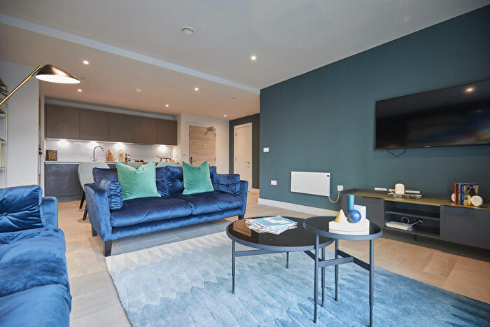 3 Bedroom Apartment To Rent In Rochdale Road, Manchester, Greater Manchester, M4