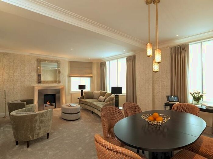 3 Bedroom Flat To Rent In Park Lane, London, W1K