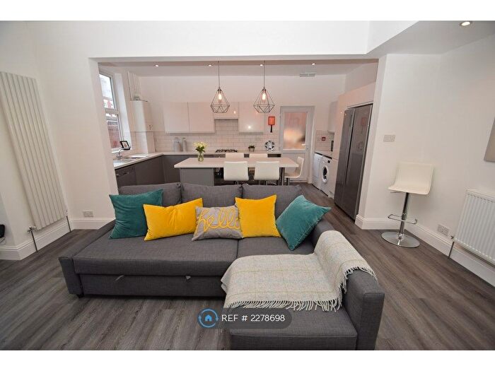 6 Bedroom End Of Terrace House To Rent In Great Western Street, Manchester, M14