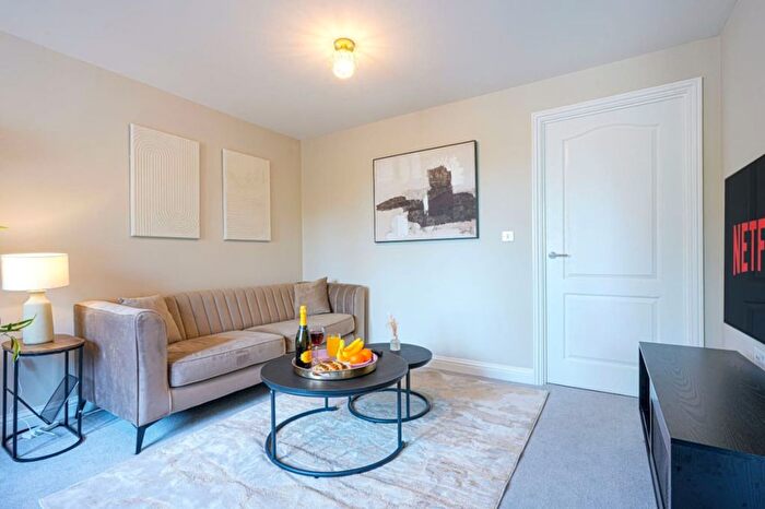 3 Bedroom Flat To Rent In Walton, MK7