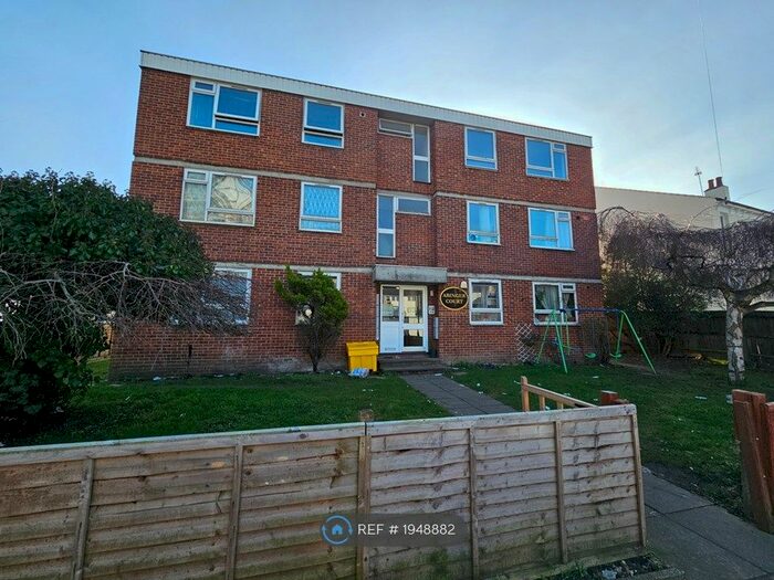 2 Bedroom Flat To Rent In Abinger Court, Croydon, CR0