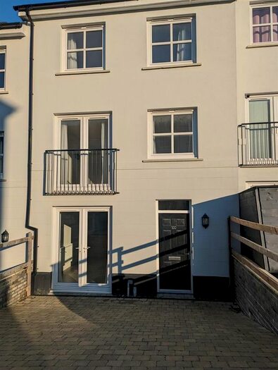 4 Bedroom Terraced House To Rent In Kensington Gardens, Haverfordwest, SA61