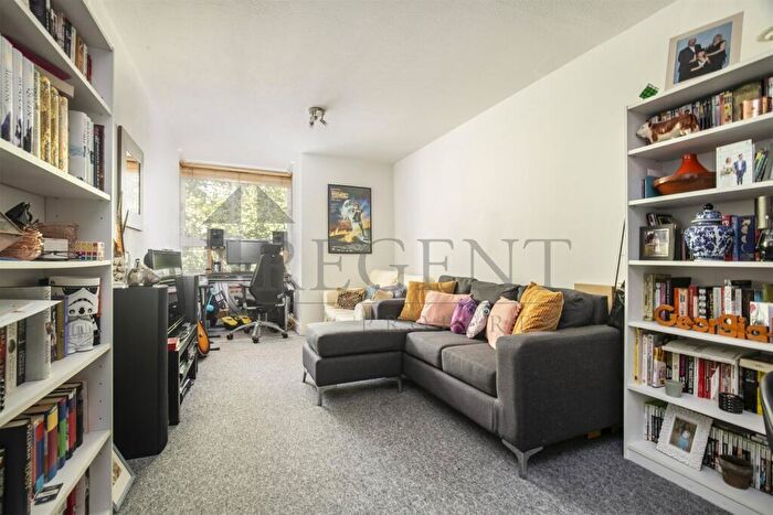 1 Bedroom Apartment To Rent In Sullivan Close, London, SW11
