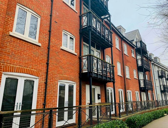 2 Bedroom Flat To Rent In Great Stour Mews, Canterbury, CT1