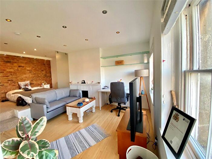 1 Bedroom Flat For Sale In Lansdown Crescent, Cheltenham, Gloucestershire, GL50