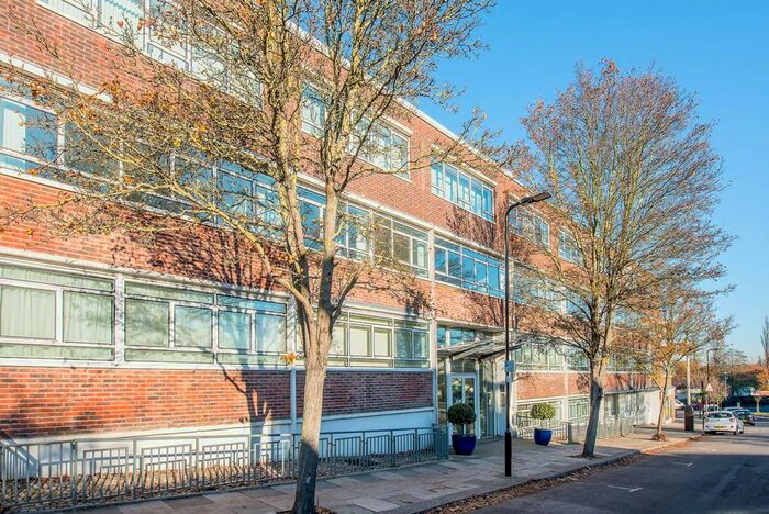 2 Bedroom Flat To Rent In Heathcroft, Ealing, London, W5