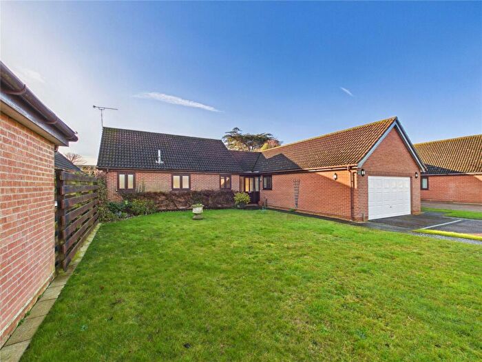 3 Bedroom Bungalow For Sale In Brinkley Way, Felixstowe, Suffolk, IP11