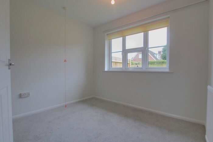 2 Bedroom Bungalow For Sale In Rookwood View, Denmead, PO7