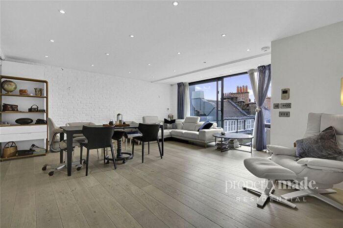 3 Bedroom Flat To Rent In - Richmond Buildings, London, W1D