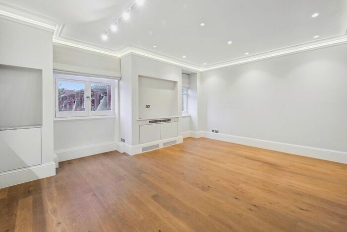 2 Bedroom Flat To Rent In Sloane Gardens, London, SW1W