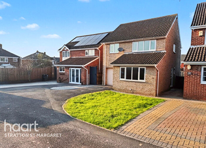 4 Bedroom Detached House For Sale In Griffiths Close, Swindon, SN3