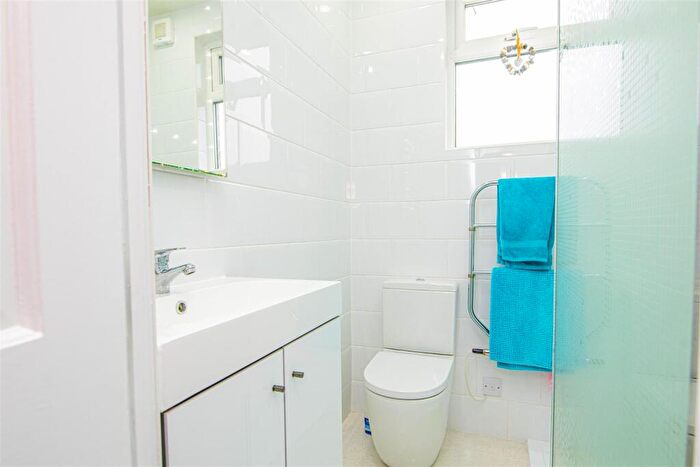 3 Bedroom Terraced House For Sale In Rockingham Road, Kettering, NN16