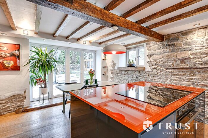 2 Bedroom Cottage For Sale In Leeds Road, Mirfield, WF14