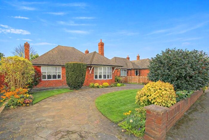 3 Bedroom Detached Bungalow For Sale In Chiltern Road, South Sutton, SM2